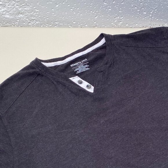 Kenneth Cole NY Men's Henley Short Sleeve V-Neck Tee - Picture 4 of 6